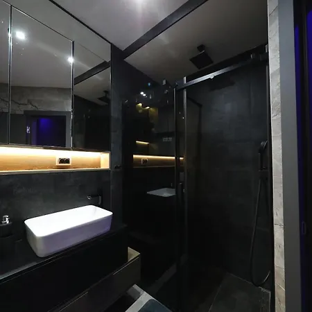 Legacy Marine 3 - Serenity, Luxury Designer Penthouse Zára