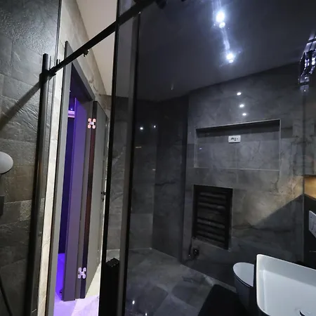 Legacy Marine 3 - Serenity, Luxury Designer Penthouse * Zára