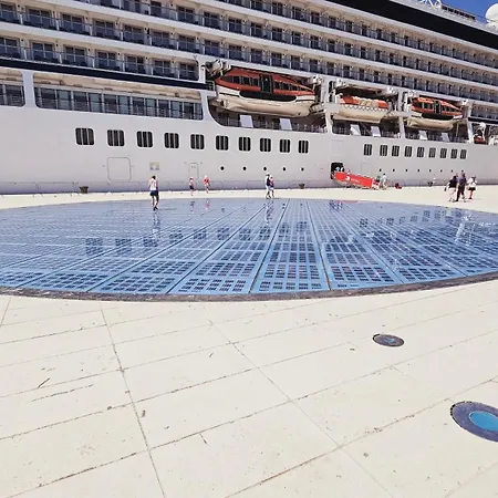 Legacy Marine 3 - Serenity, Luxury Designer Penthouse *