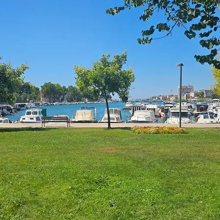 Legacy Marine 3 - Serenity, Luxury Designer Penthouse Lägenhet