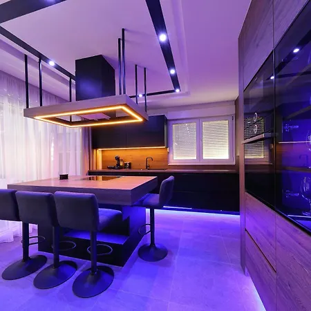 Legacy Marine 3 - Serenity, Luxury Designer Penthouse *