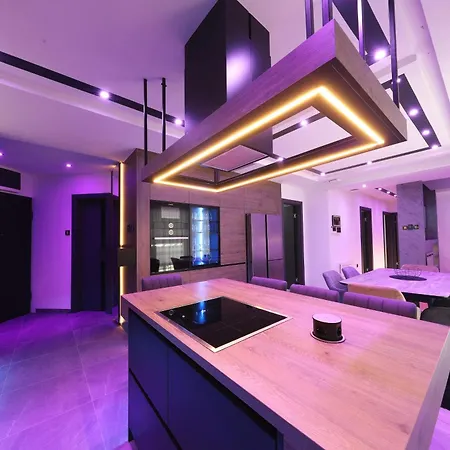 Legacy Marine 3 - Serenity, Luxury Designer Penthouse Lägenhet