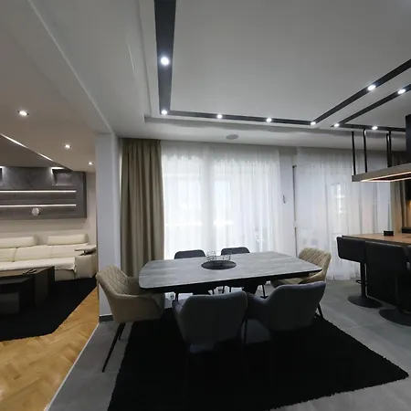 Legacy Marine 3 - Serenity, Luxury Designer Penthouse Lägenhet